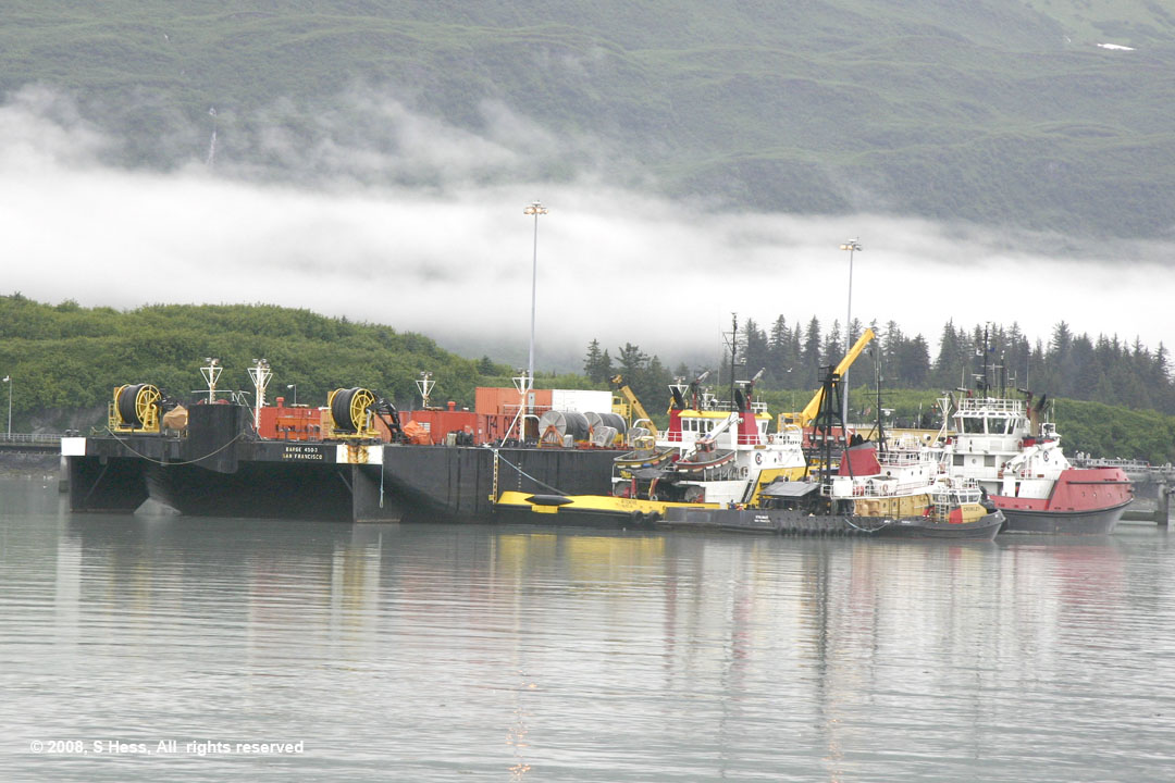 Spil response barge and tugs